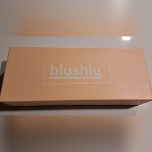 Blushly Cleansing And Exfoliating Body Brush